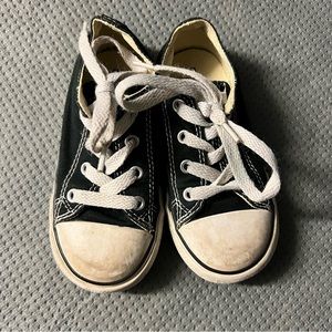 Black toddler 8 converse lows